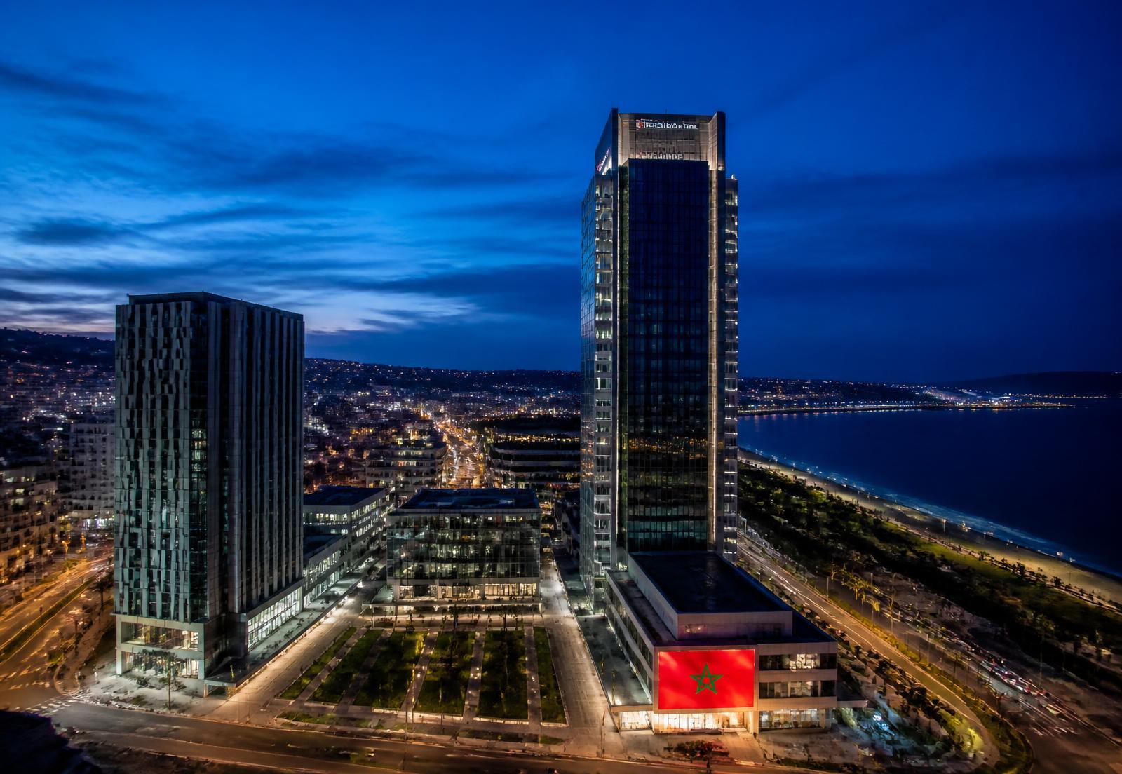 Quartier d'affaires de Tanger au crépuscule